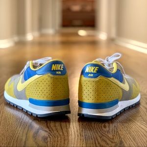 NIKE Classic Sneakers - Mint Condition